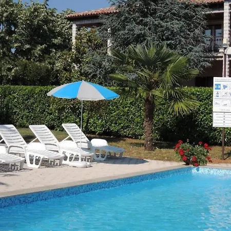 Ferienhaus Lorena Mit Salzwasser-pool In Poreč